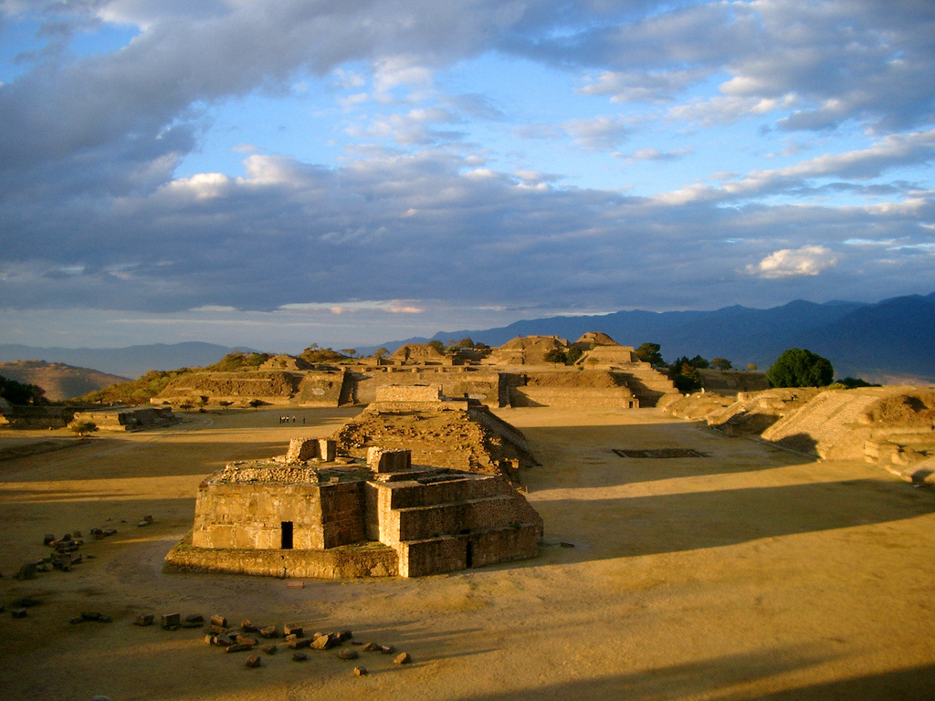Puesta de sol en el monte Alb�n Oaxaca, M�xico