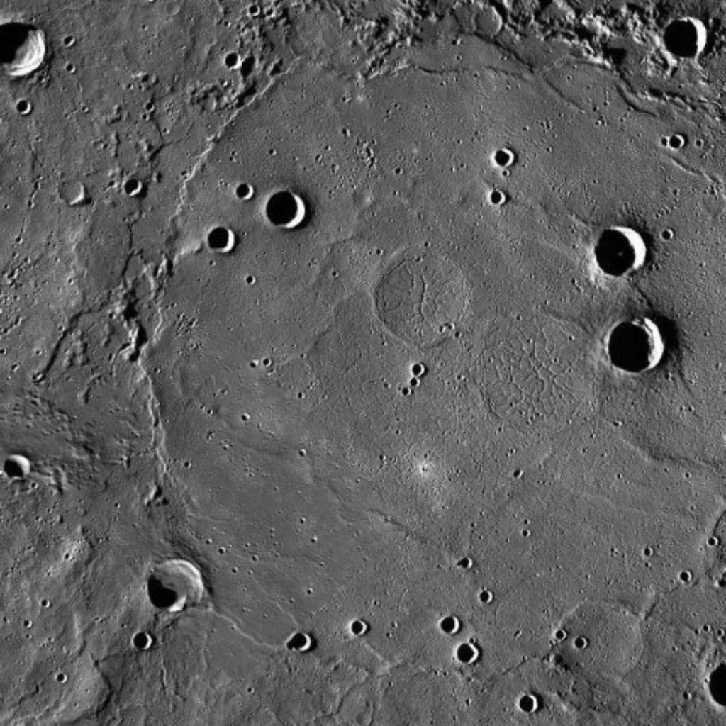 Las grietas que derramaron lava en el polo norte de Mercurio no eran como los volcanes de monta�a, sino profundos cortes que expulsaron r�os de lava ardiente que en algunos lugares fluyeron hasta a dos kil�metros de profundidad.