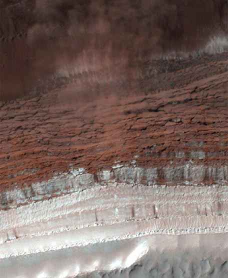 Imagen de las avalachas en el polo norte de Marte captadas por las la sonda Mars Reconnaissance Orbiter