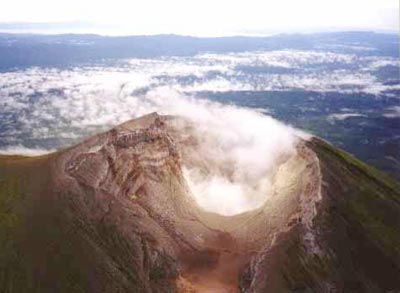 Cr�ter del volc�n Gamkonora