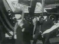 Celebraci�n del fin de la Gran Guerra con mascarillas debido a la epidemia de gripe.