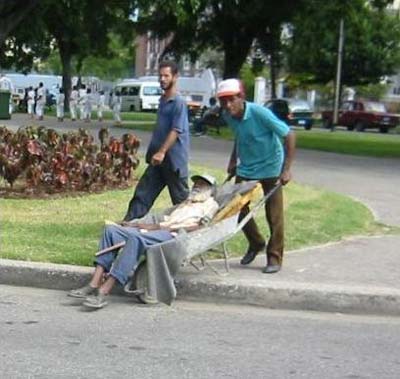 No existen ambulancias en Cuba excepto para los pacientes extranjeros que pueden costearlas, el cubano com�n no puede acceder a ellas