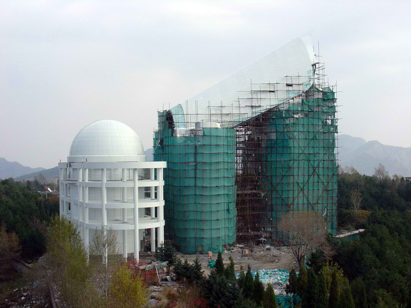 El Lamost en construcci�n, el telescopio-espectroscopio m�s potente del mundo, recientemente terminado.