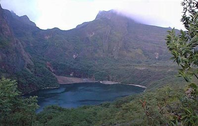 Calder� con laguna hirviente del volc�n Kelud. Foto: Steve ordi