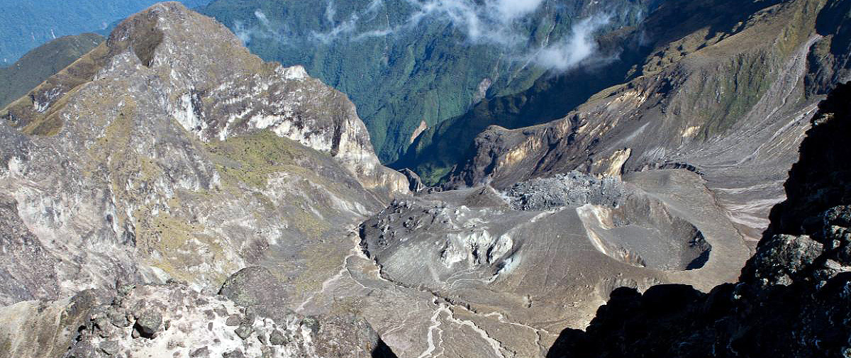Crater del volcán Guagua Pichincha en julio de 2012. Foto: Diego Corrales