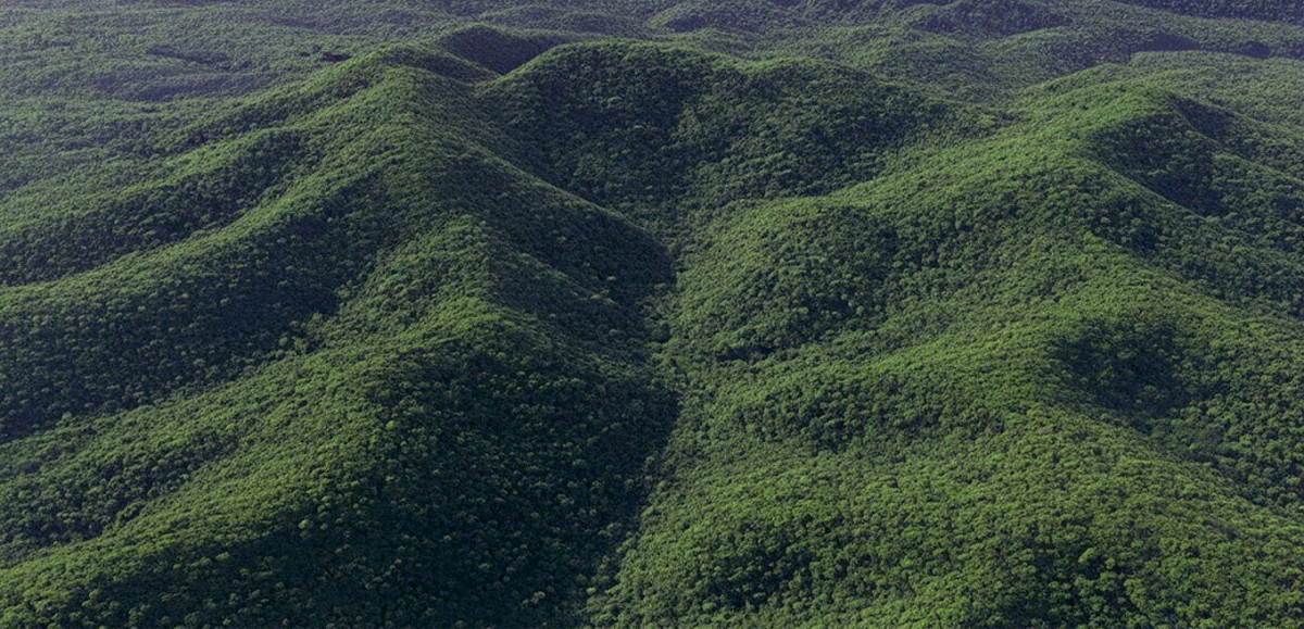 Volcán Cerro Negro de Napo. Imagen: CNES / Airbus / Maxar Technologies. Edición IA / Danny Ayala Hinojosa