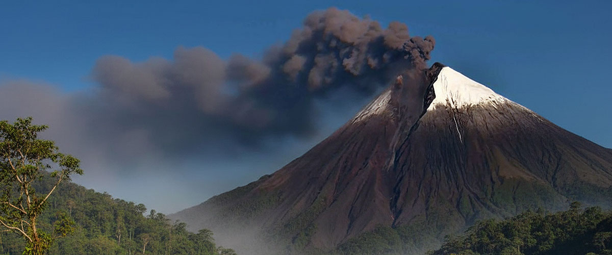 Volcán Sangay en la selva