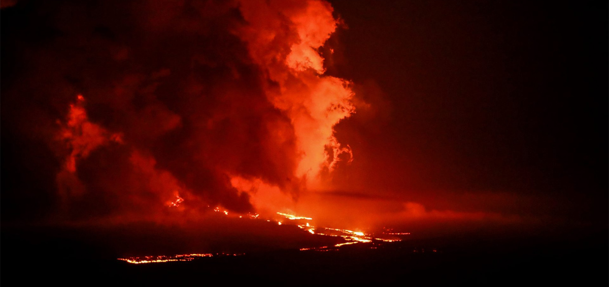 Erupción del volcán La Cumbre / Fernandina. Foto: EFE/José Jácome