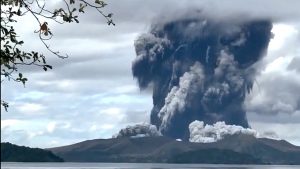 Erupción freática del Volcán Taal