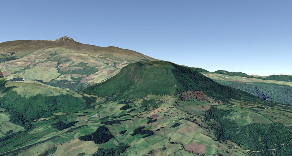 Cerro Bombolí en primer plano, atrás a la izquierda el Corazón. Imagen: Landsat Copernicus / CNES, Airbus. Edición: Danny Ayala Hinojosa