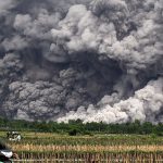 Columna de ceniza del Monte Semeru, Lumajang, East Java. Foto: Agus Harianto / AFP / Getty Images