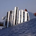Costa Concordia encallado. Imagen original: Filippo Monteforte/AFP/Getty Images. Edición: Danny Ayala Hinojosa