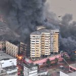 Incendio en edificio Multicomercio en Guayaquil en febrero de 2026.