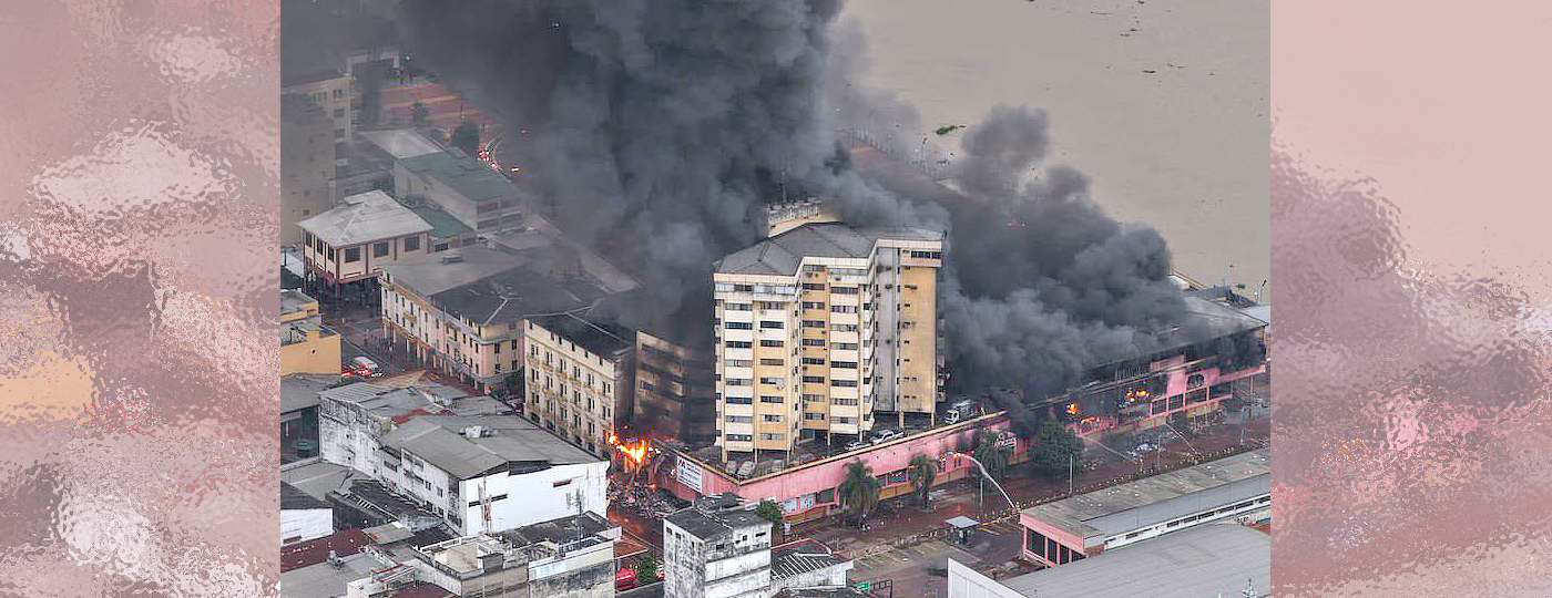 Incendio en edificio Multicomercio en Guayaquil en febrero de 2026.